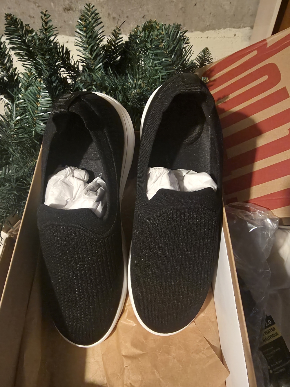 Fitflop Women’s Black Slip-On Knit Loafers